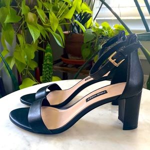 Nine West open toe black heeled sandal